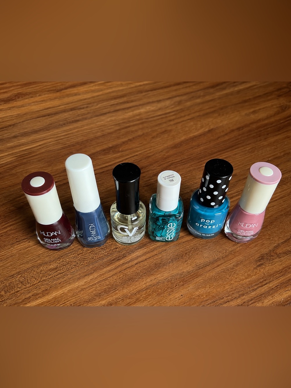 Nail Polish Bundle | Essie, Kudan, Pop-arrazi & Top Coat |